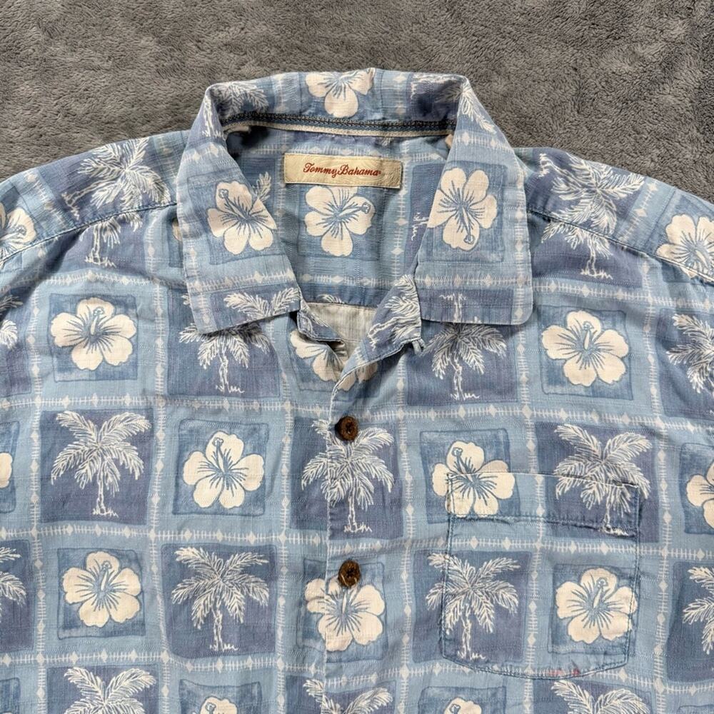 Tommy Bahama 100% Silk Men's M Blue Short Sleeve Hawaiian Floral Palms Vacation